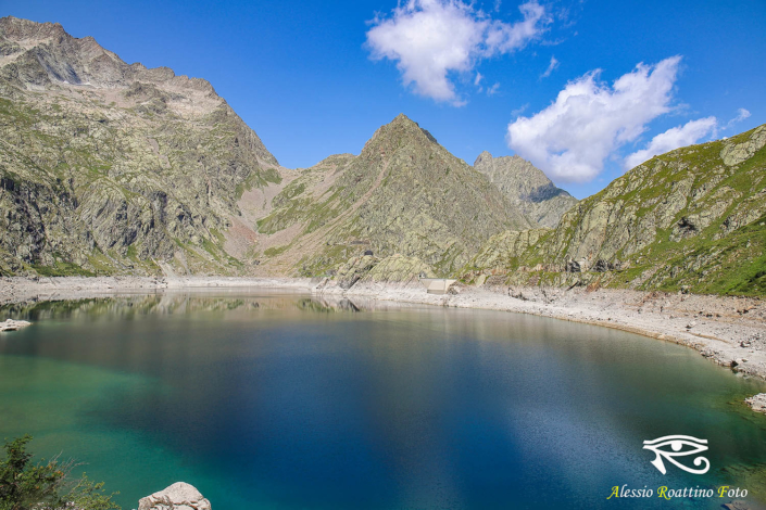 Entracque, lago del Chiotas con le montagne sullo sfondo